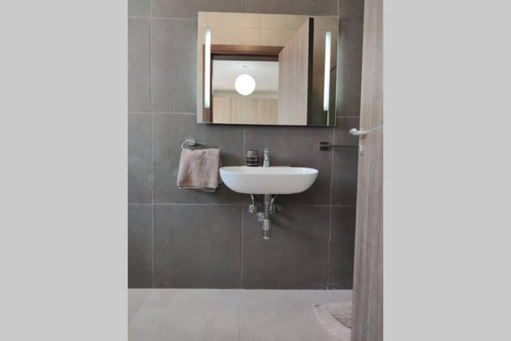 Brand New 3 Bedroom Apartment Close To The Sea Gzira 外观 照片
